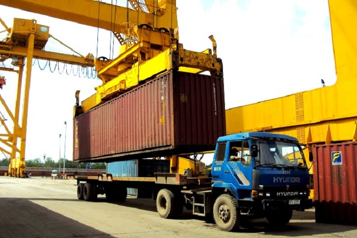 Quy trình xếp dỡ container tại cảng như thế nào?